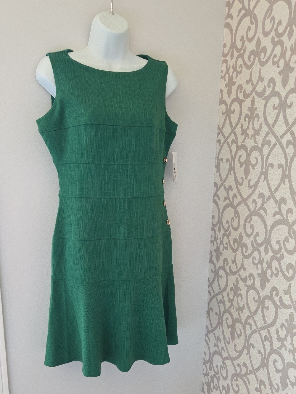 Sleeveless Emerald Green Flare Dress